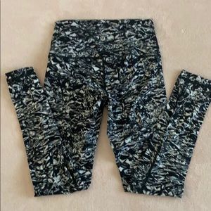 Lululemon black and white leggings